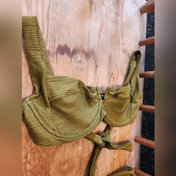 L*Space Camellia Bikini Top & Bummin' Bottom Shorebreak Texture Small - Picture 8 of 15